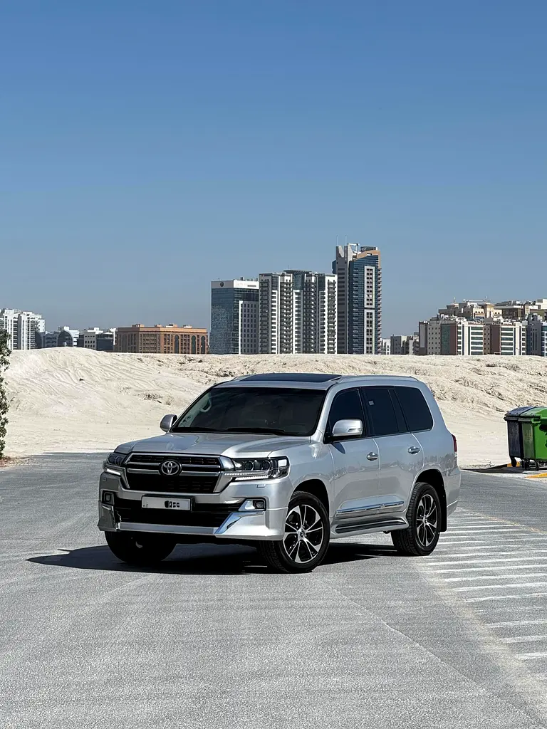 Toyota Land Cruiser 2021 — photo 1 of 11