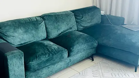 Green Velvet L‑Shaped Sofa with Chaise — Good Condition