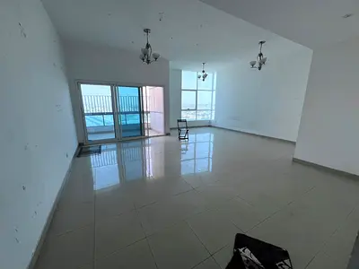 شقة فاخرة للإيجار السنوي في كورنيش عجمان، من أجمل الشقق السكنية المناسبة للعائلات الباحثة عن المساحات الواسعة والإطلالات المفتوحة