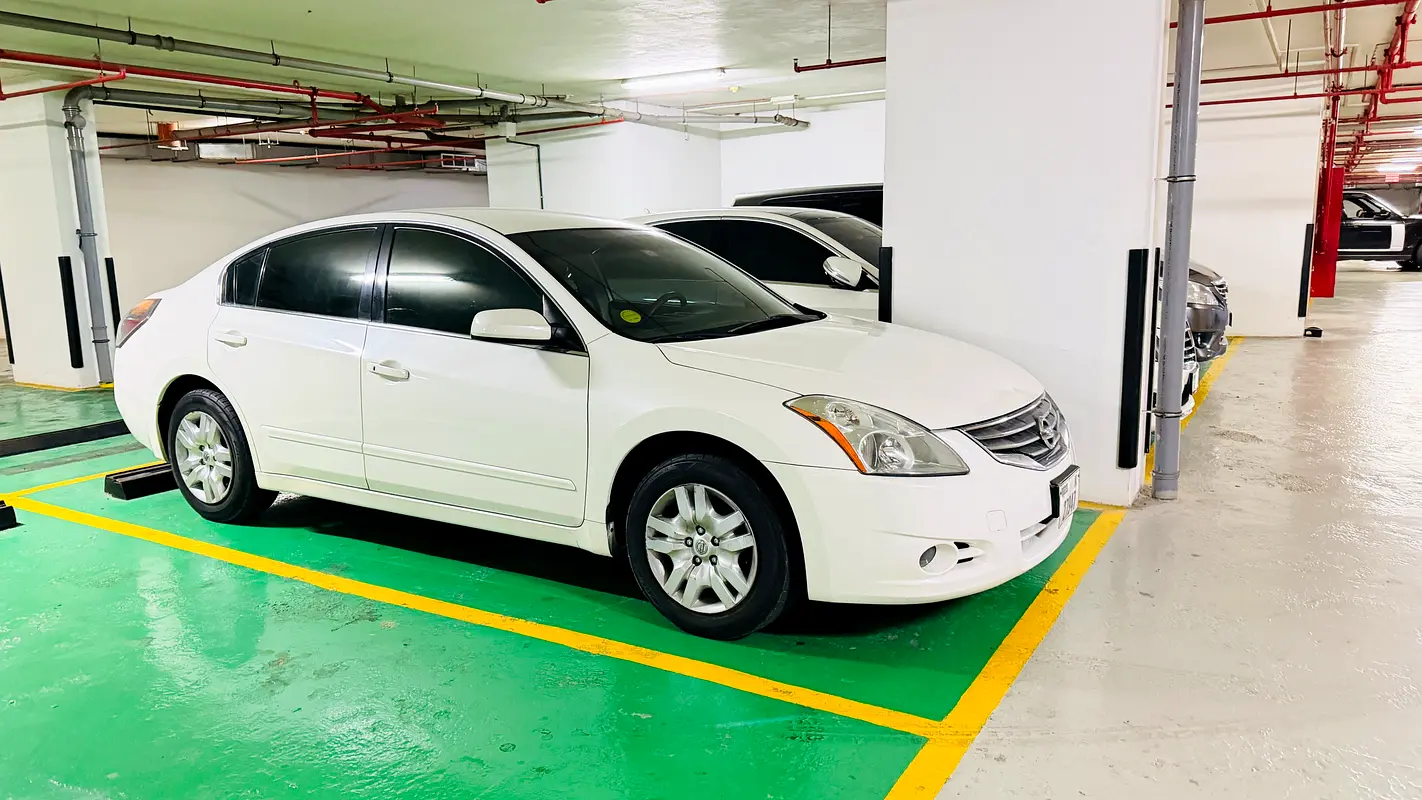 Nissan Altima 2011 — photo 1 of 4