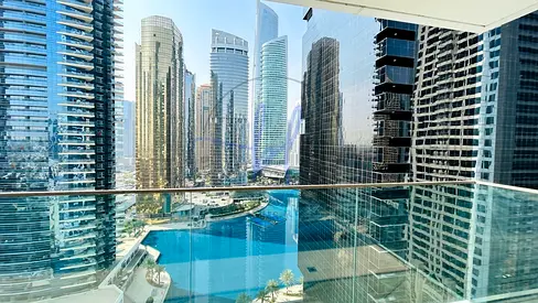 Vibrant Apt | Full Lake Views | One B/R Plus Study