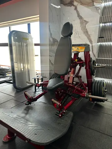 Hoist hack squat / dead lift / shrug