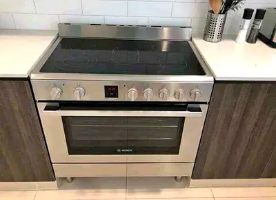 Bosch series 8 model electric cooker 5 burner , neat and clean, excellent condition