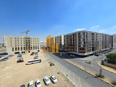 Spacious 1-BHK Apartment with Balcony☆2 Bathrooms & Car Parking☆Infront Of Schools