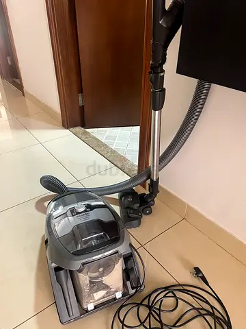 Meile  canister vacuum cleaner - bagless, good working condition