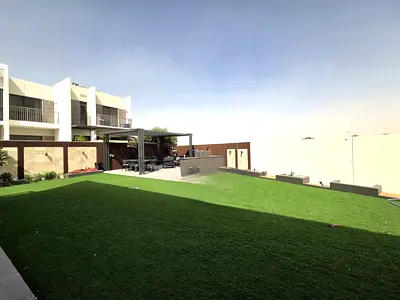 Upgraded / End Unit / Massive Garden