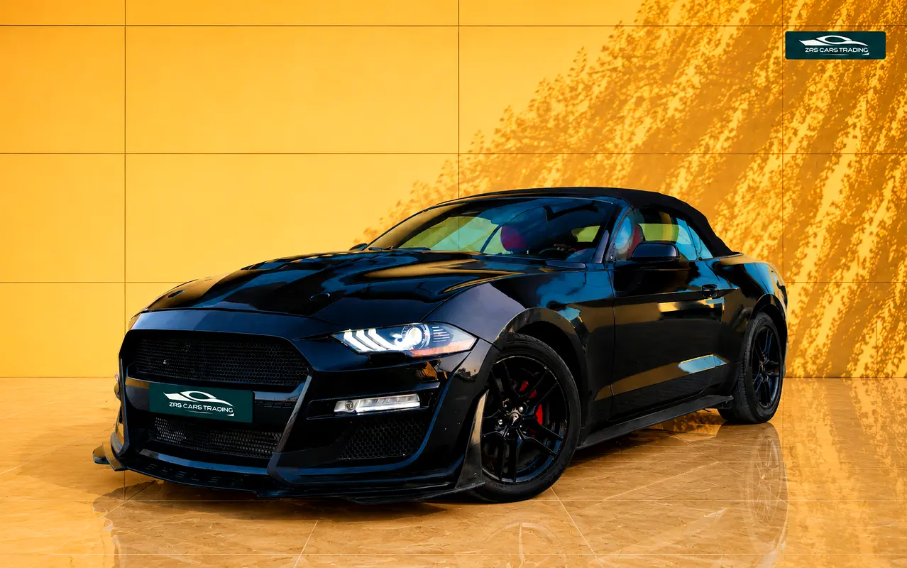 Ford Mustang 2020 — photo 1 of 13
