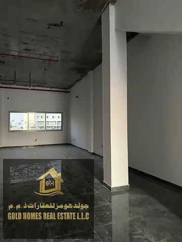 شبرة متعددة الاستخدامات مع ميزانين للإيجار في الجرف الصناعية 2 – كهرباء عالية ومساحة كبيرة
