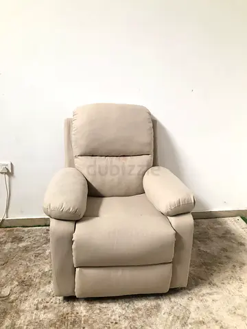 Single recliner sofa seat