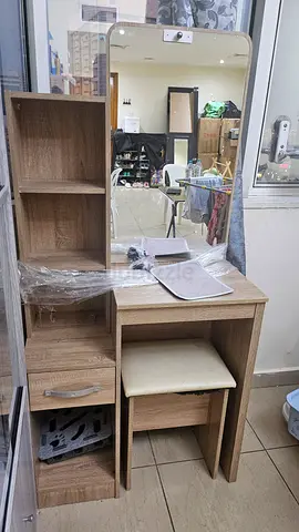 Compact Oak Finish Dressing Table with Stool and Mirror