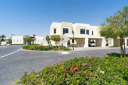 Corner Plot | Single Row | Vacant