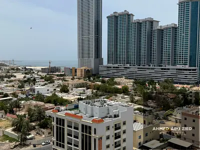 أكبر مساحة غرفتين وصـالة ماستر للإيجار في الرميلة 1 – كورنيش عجمان – باركن مجاني