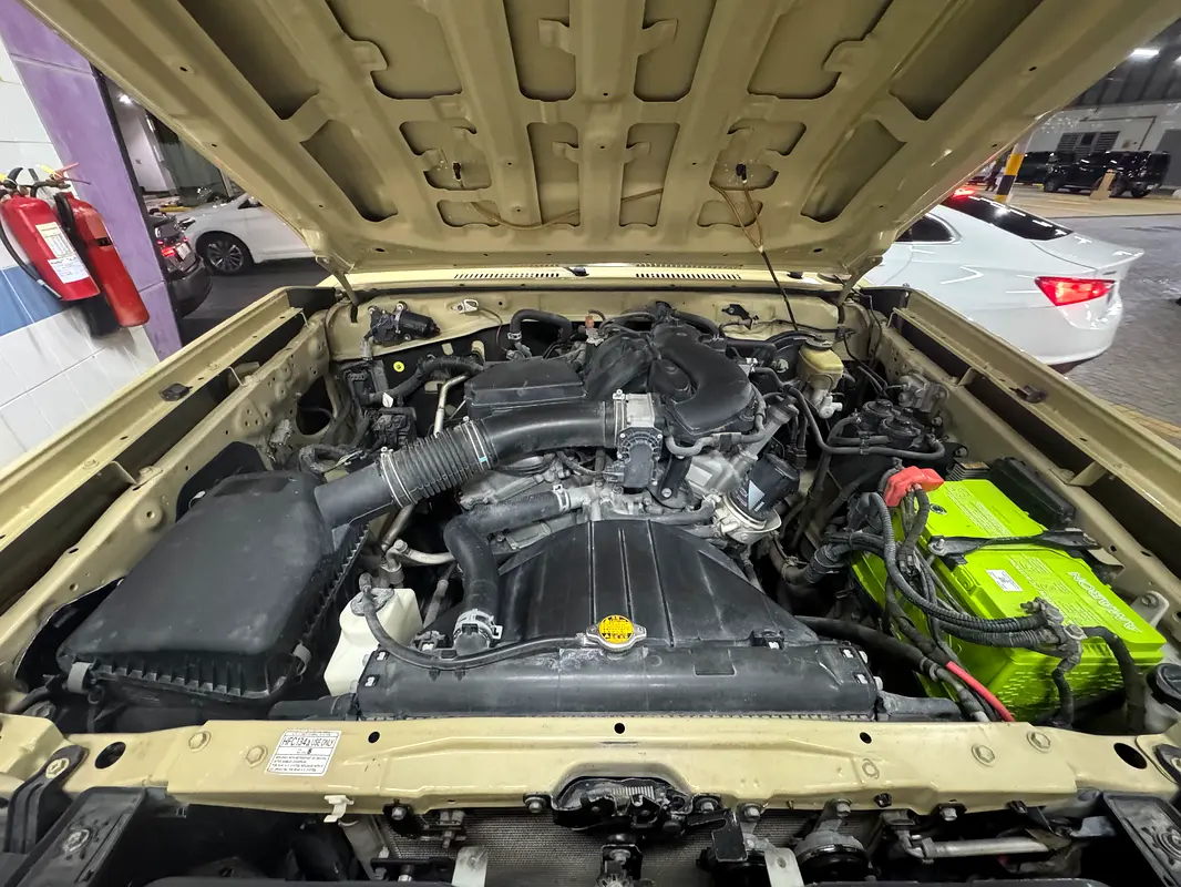 Toyota Land Cruiser 2015 — photo 1 of 9