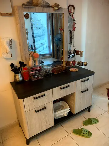 Dressing table