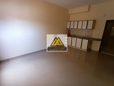 استديو متميز للإيجار - موقع حيوي مباشرة على شارع الشيخ عمار