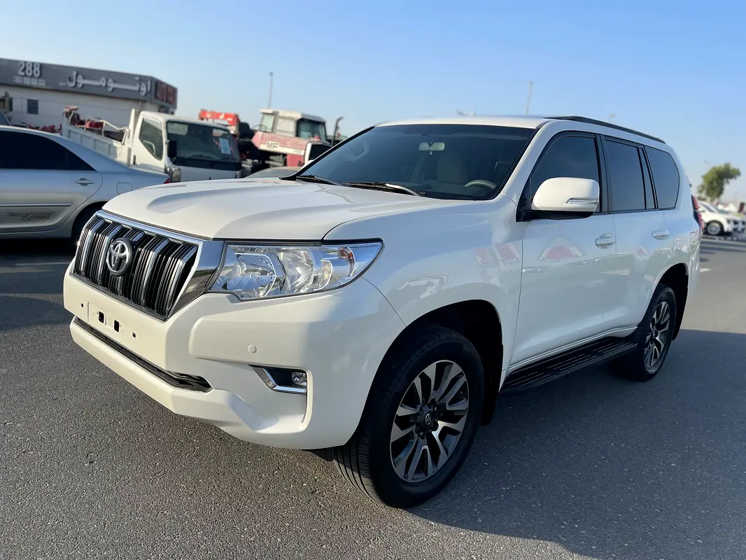 Toyota Prado 2022 — photo 1 of 19