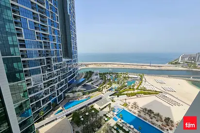 Luxurious apt , fully furnished , private beach