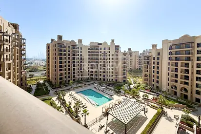 Community and Pool View | Modern | Vacant