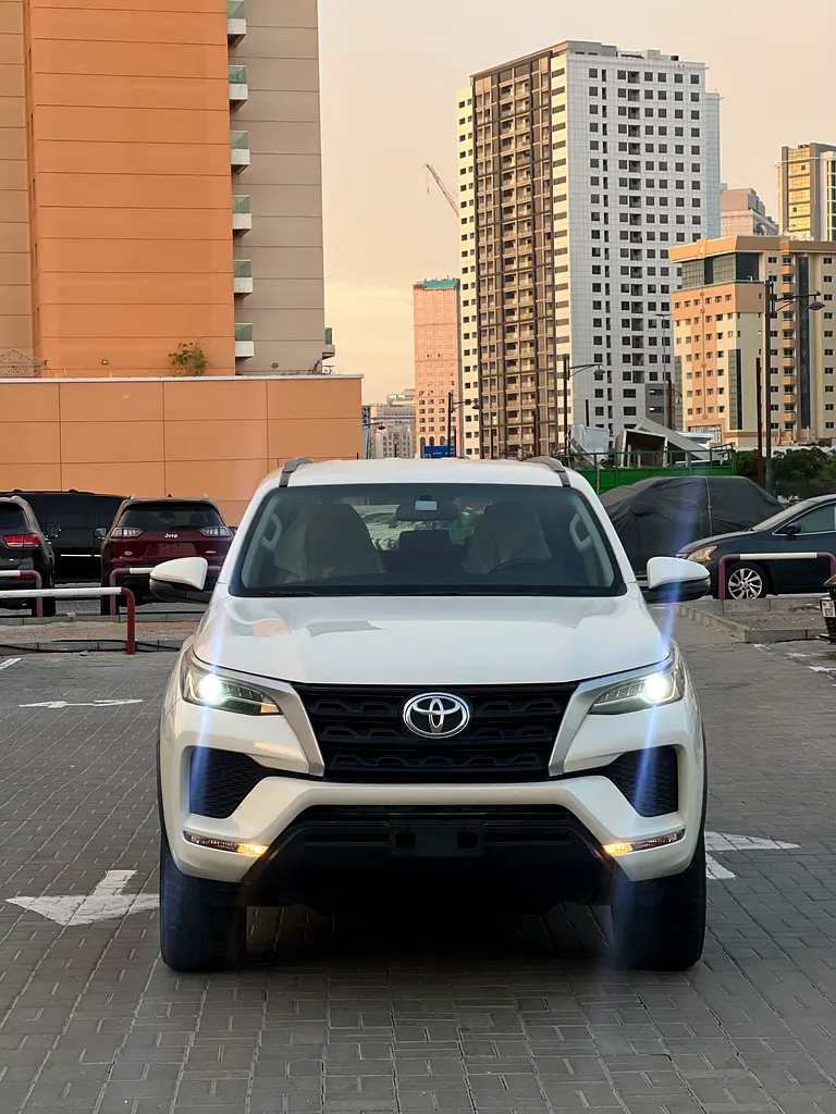 Toyota Fortuner 2021 — photo 1 of 10