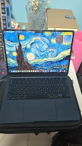 MacBook Air, M2 2022 (fresh, zero damage)