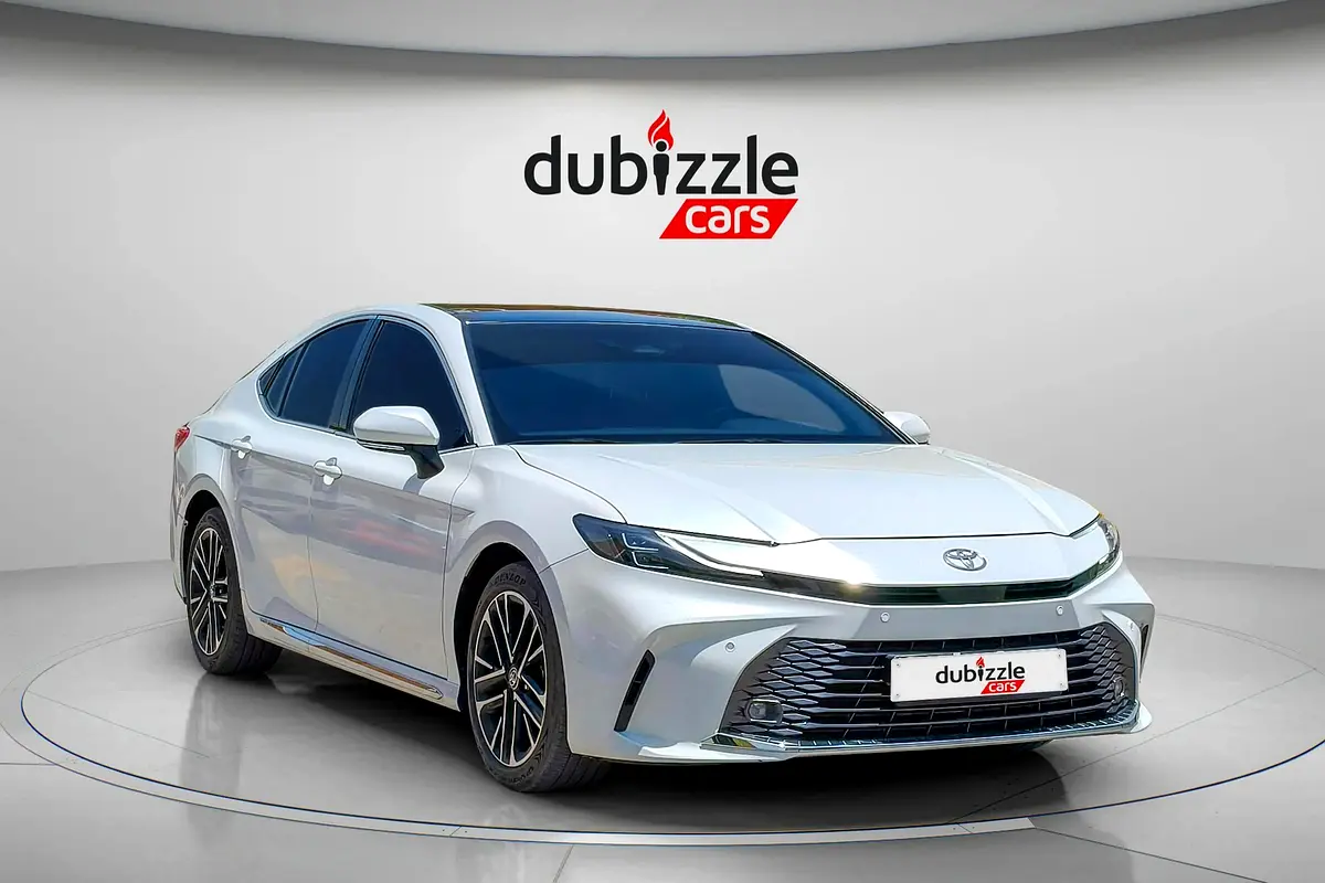 Toyota Camry 2025 — photo 1 of 16