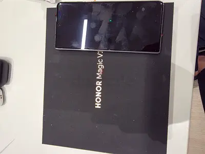 Honor Magic V2 good condition with box and receipt and 1 month Jampo warranty