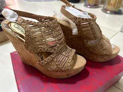 Beige macramé cork wedge sandals — size36.5