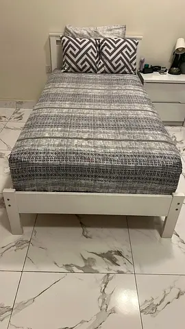 2 Single Beds with Mattress