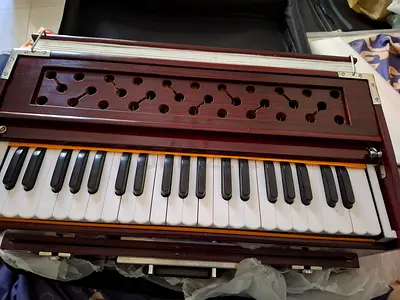NewPortable Harmonium with Case and free cover bag.