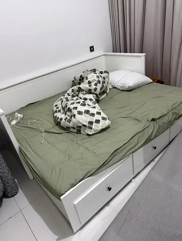 White Daybed with Storage Drawers — Single/Small Double from ikea for sale free delivery