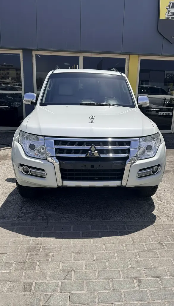 Mitsubishi Pajero 2018 — photo 1 of 13