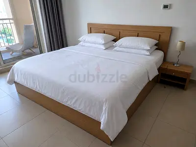 King-size bed (200x200 cm), frame and mattress, including nightstands