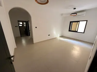 أول ساكن، شقة غرفة وصالة في المويهات 3 عجمان، مساحة كبيرة وتشطيبات ممتازة، سيستم دخول بالكارد، تكييف أسبلت، شقة مضيئة بالكامل، موقع حيوي قريب من جميع