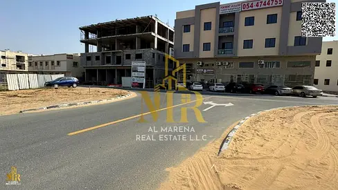 Residential/commercial land with permits for ground floor and 8 floors, in a prime location and at a bargain price. A prime residential/commercial pl