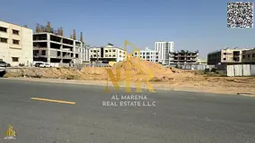 Residential/commercial land with permits for ground floor and 8 floors, in a prime location and at a
