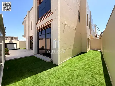 Modern cornar villa on a main street,No registration fees