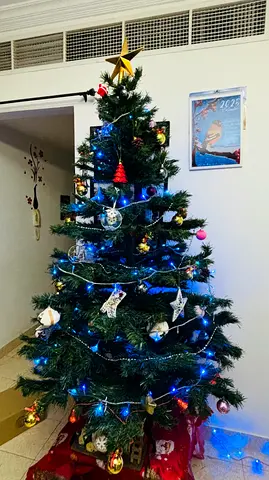 6ft Artificial Christmas Tree with Ornaments not light