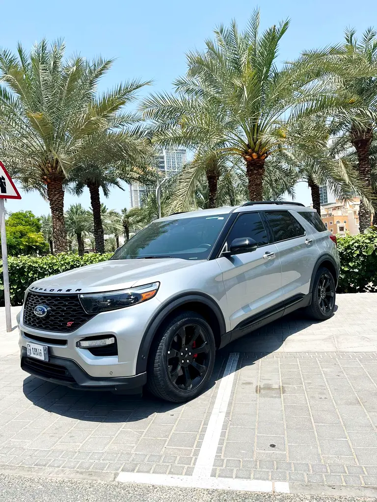 Ford Explorer 2023 — photo 1 of 7