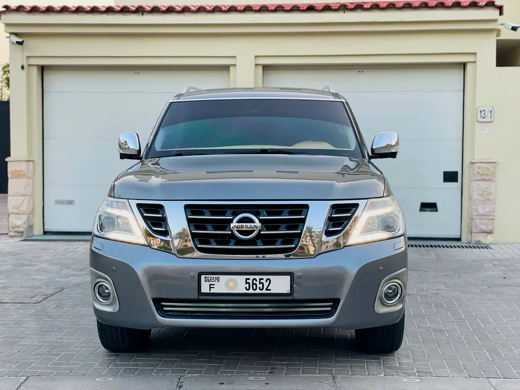 Nissan Patrol 2016 — photo 1 of 20