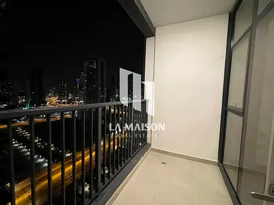 طابق مرتفع | إطلالة جزئية على القناة والبحر | متاح
