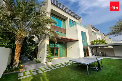 Furnished with Majilis & Burj View | Single Row