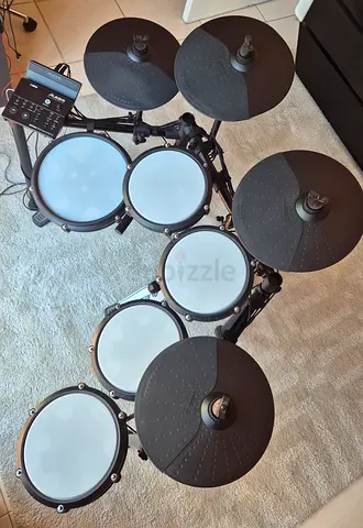 Electronic Mesh Drum Kit + additional tom and crash. Alesis Nitromax