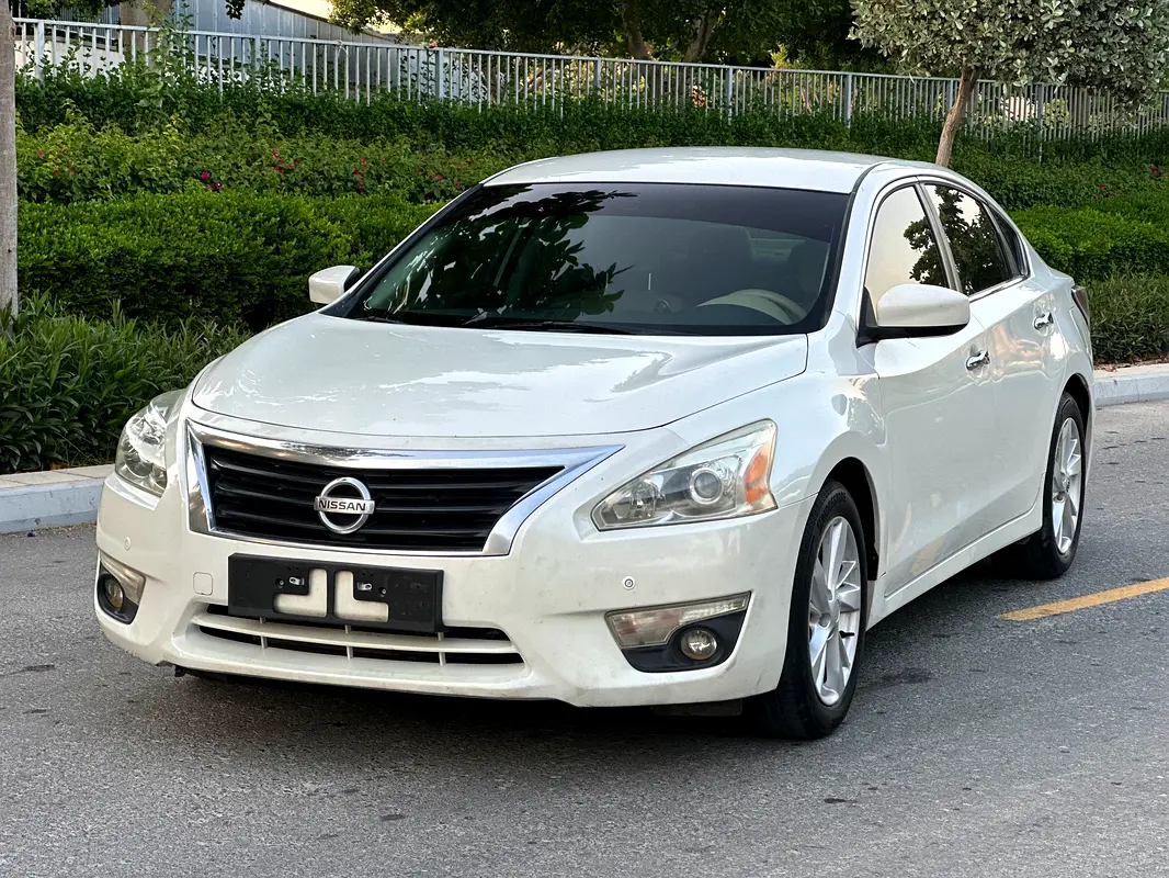 Nissan Altima 2014 — photo 1 of 12
