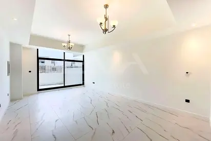 MIDDLE UNIT | CLOSE TO COMMUNITY POOL | VACANT