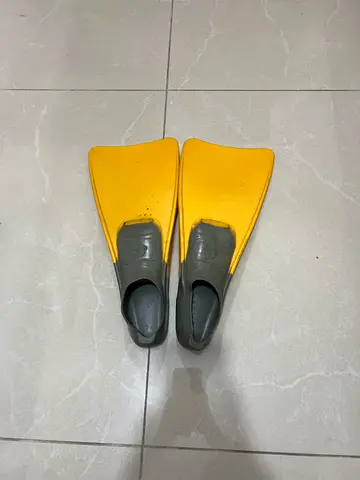 Swimming fins