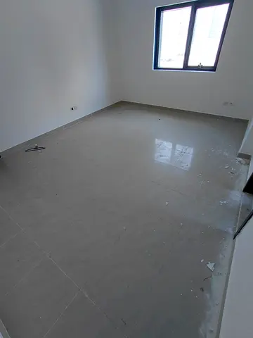 شقة غرفة وصالة للإيجار في التعاون الشارقة غرفة ماستر 2 حمام تكييف مركزي جيم مسبح مجاني السعر 44000 سنويا 4 او 6 دفعات تأمين 5%