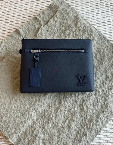 Louis Vuitton takeoff pouch