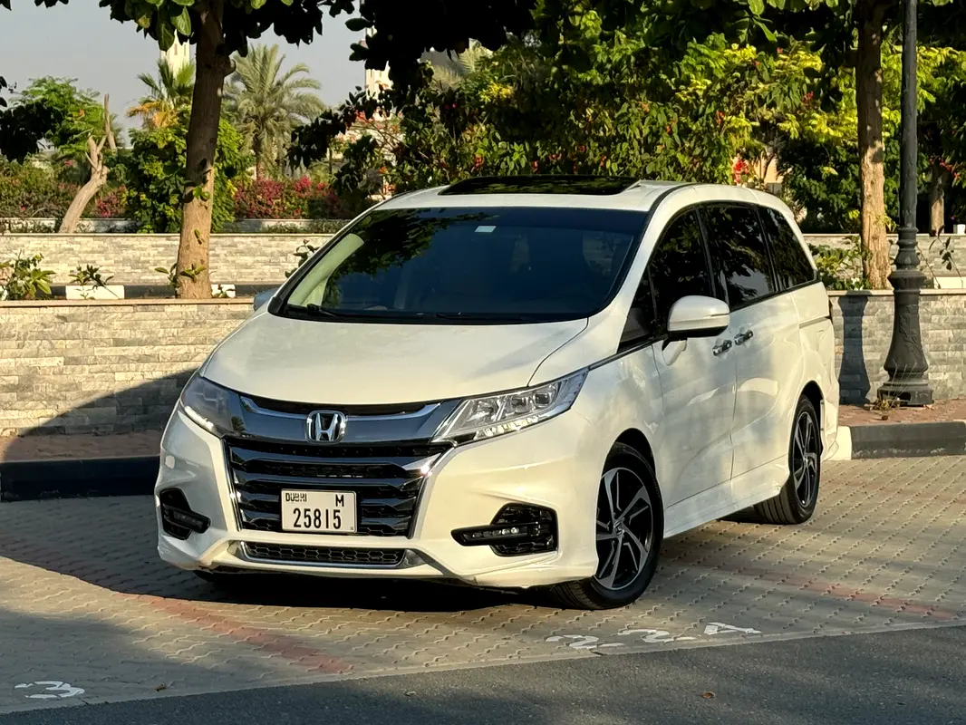 Honda Odyssey 2017 — photo 1 of 19