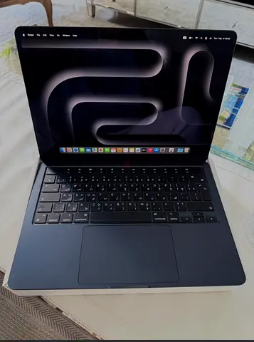 Macbook Air M4 256GB 16GB Midnight Arabic and English