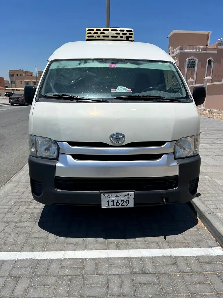 Toyota Hiace 2020 — photo 1 of 8